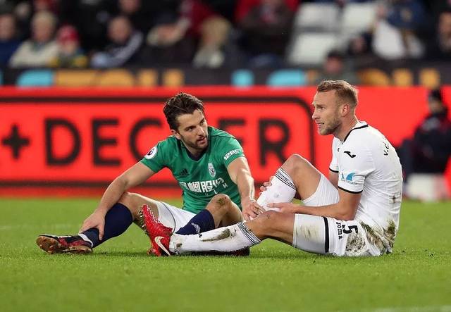 开云平台-包含沙尔克04陷入保级泥潭，形势严峻的词条