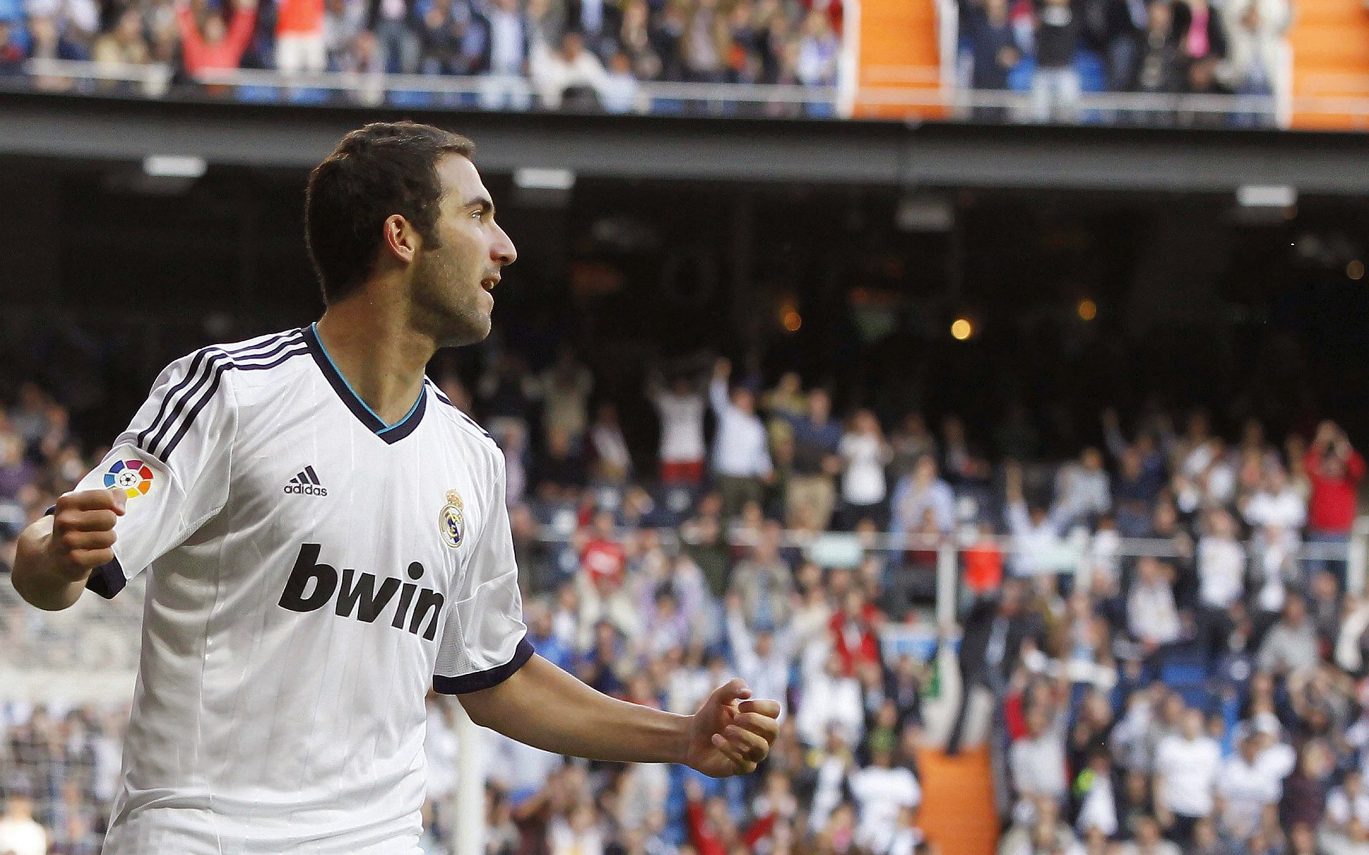 西亚卡姆化身防守铁闸，勇士力克新疆挺进下一轮